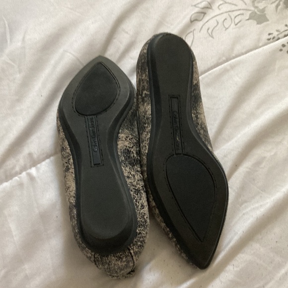 Calvin Klein  black/off white flats - Picture 4 of 5